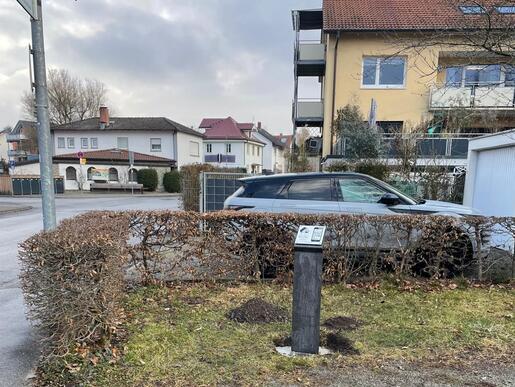 Metallstele mit QR-Codetafel zum Info-Stop Radolfzell-Markelfingen