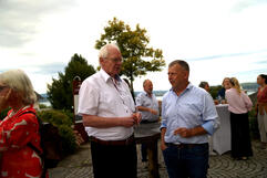 Dr. Jürgen Hald (rechts) im Gespräch mit dem Vereinsvorsitzenden Wolfgang Flick