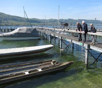 12.05.2023 Auswahl von zwei Einbäumen im Hafen von Öhningen-Wangen, (c) Foto: Wolfgang Benesch
