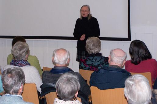 Sabine Hagmann beim Grußwort des Landesamts für Denkmalpflege BW bei Einweihung der neuen Ausstellungs-Vitrinen am 24.10.2020, (c) Foto: Wolfgang Flick, Konstanz